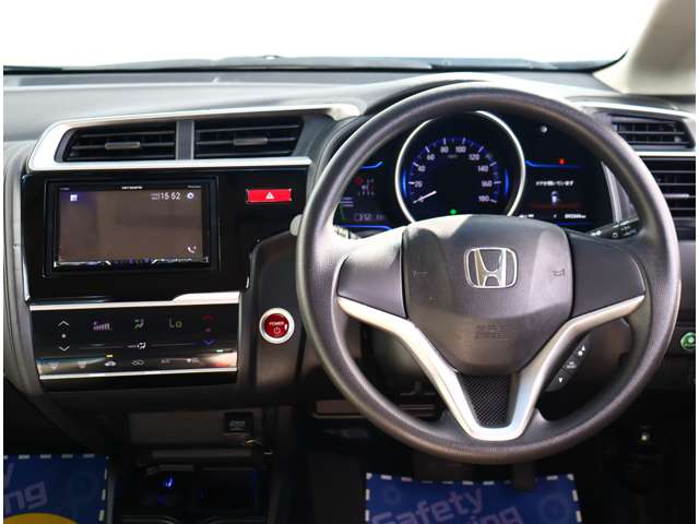 ホンダ フィット　ハイブリッド １．５ ハイブリッド Ｆパッケージ H25年 (関東) 99