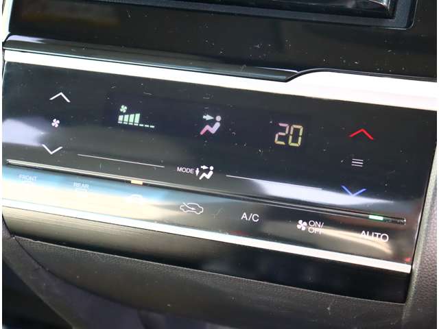 ホンダ フィット　ハイブリッド １．５ ハイブリッド Ｆパッケージ H25年 (関東) 99