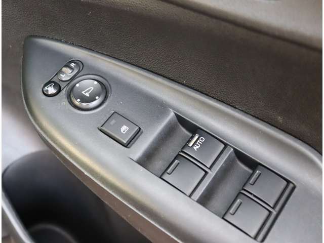 ホンダ フィット　ハイブリッド １．５ ハイブリッド Ｆパッケージ H25年 (関東) 99