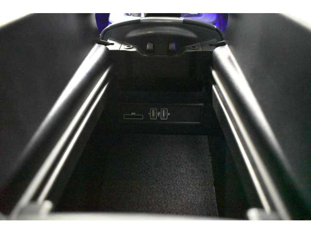 メルセデスベンツ ＣＬＳクラス ＣＬＳ４５０ ４マチック スポーツ エクスクルーシブ パッケージ （ＩＳＧ搭載モデル） ４ＷＤ R1年 (関東) 99