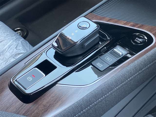 日産 ノートオーラ １．２ Ｇ R6年 (東海) 99