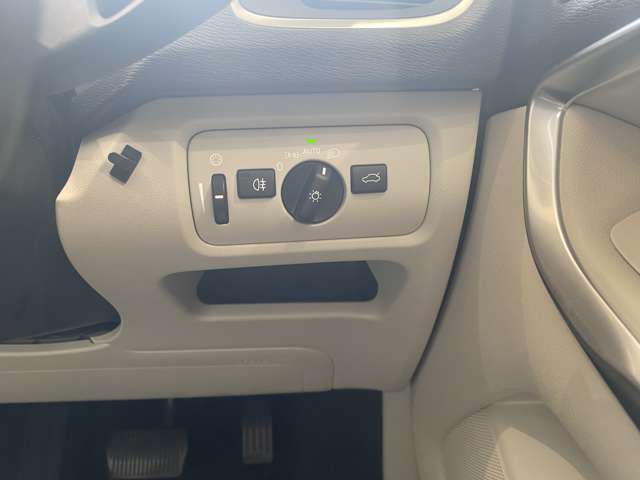 ボルボ Ｖ４０ Ｄ４ インスクリプション ディーゼルターボ H30年 (九州・沖縄) 99