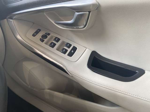 ボルボ Ｖ４０ Ｄ４ インスクリプション ディーゼルターボ H30年 (九州・沖縄) 99