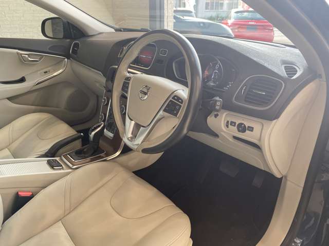 ボルボ Ｖ４０ Ｄ４ インスクリプション ディーゼルターボ H30年 (九州・沖縄) 99