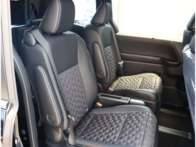 トヨタ ヴォクシー １．８ ハイブリッド Ｓ－Ｚ R6年 (関東) 99