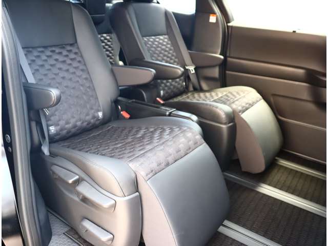 トヨタ ヴォクシー １．８ ハイブリッド Ｓ－Ｚ R6年 (関東) 99