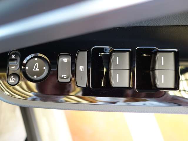 ホンダ ヴェゼル １．５ Ｅ：ＨＥＶ Ｚ R6年 (東海) 99