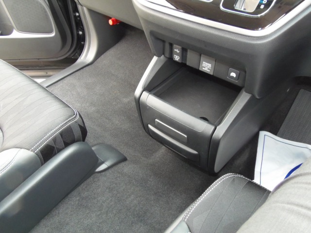 ホンダ オデッセイ　ハイブリッド ２．０ ハイブリッド アブソルート ホンダセンシング R1年 (東海) 99