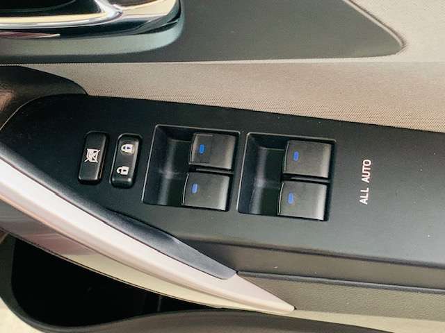 トヨタ オーリス １．５ １５０Ｘ ブラッキッシュ ラウンジ H27年 (東北) 99