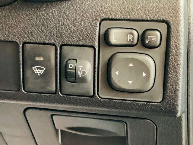 トヨタ オーリス １．５ １５０Ｘ ブラッキッシュ ラウンジ H27年 (東北) 99