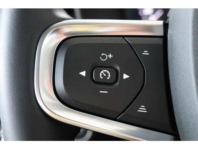 ボルボ ＸＣ４０ Ｂ４ ＡＷＤ モメンタム ４ＷＤ R4年 (近畿) 99