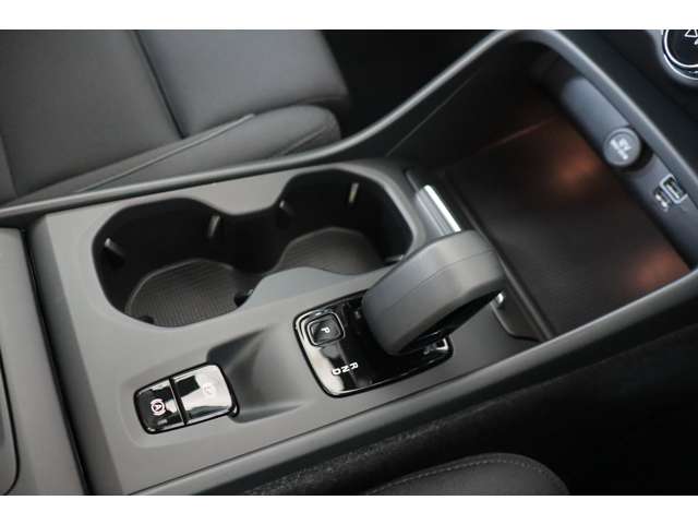 ボルボ ＸＣ４０ Ｂ４ ＡＷＤ モメンタム ４ＷＤ R4年 (近畿) 99