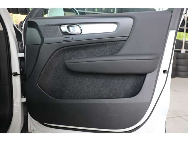 ボルボ ＸＣ４０ Ｂ４ ＡＷＤ モメンタム ４ＷＤ R4年 (近畿) 99