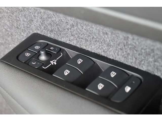 ボルボ ＸＣ４０ Ｂ４ ＡＷＤ モメンタム ４ＷＤ R4年 (近畿) 99