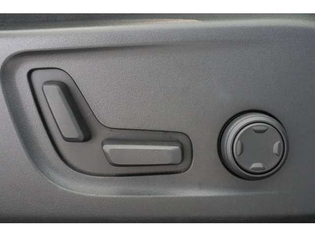 ボルボ ＸＣ４０ Ｂ４ ＡＷＤ モメンタム ４ＷＤ R4年 (近畿) 99