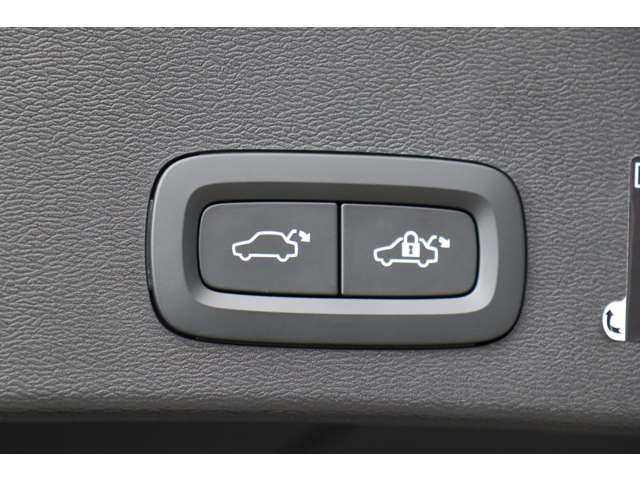 ボルボ ＸＣ４０ Ｂ４ ＡＷＤ モメンタム ４ＷＤ R4年 (近畿) 99