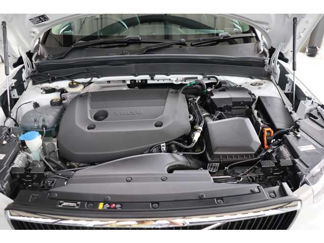 ボルボ ＸＣ４０ Ｂ４ ＡＷＤ モメンタム ４ＷＤ R4年 (近畿) 99