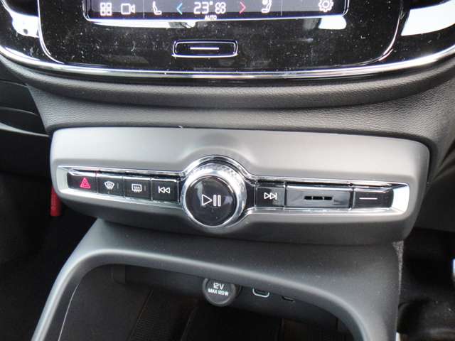 ボルボ ＸＣ４０ プラス Ｂ４ ＡＷＤ ４ＷＤ R5年 (東北) 99