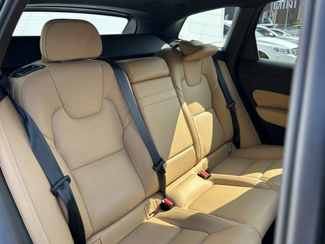 ボルボ ＸＣ６０ Ｂ５ ＡＷＤ インスクリプション ４ＷＤ R2年 (東北) 99