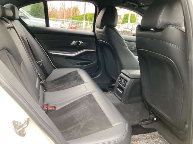 ＢＭＷ ３シリーズ ３３０ｅ　Ｍスポーツ R1年 (近畿) 99