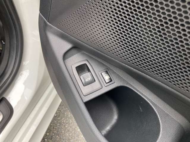 ＢＭＷ ３シリーズ ３３０ｅ　Ｍスポーツ R1年 (近畿) 99