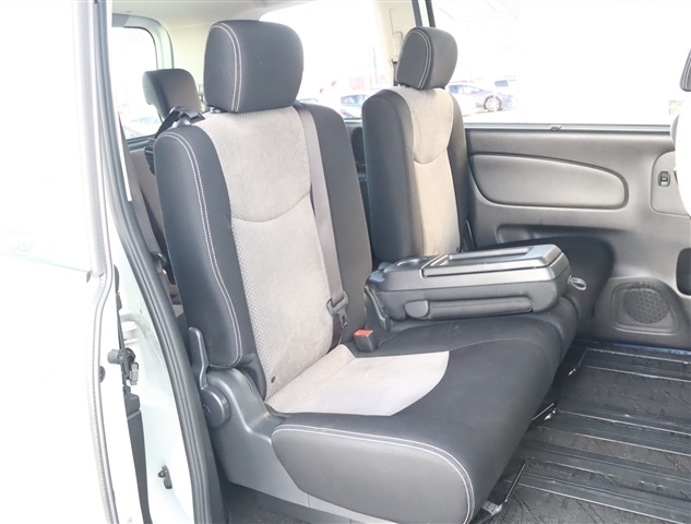 日産 セレナ ２．０ ライダー Ｓ－ＨＹＢＲＩＤ H25年 (関東) 99