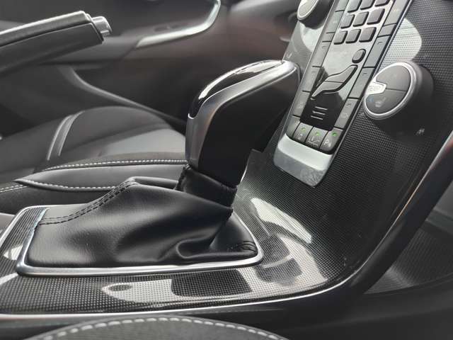 ボルボ Ｖ４０ Ｄ４ モメンタム ディーゼルターボ H29年 (東北) 99