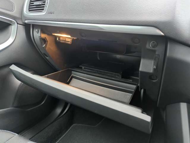 ボルボ Ｖ４０ Ｄ４ モメンタム ディーゼルターボ H29年 (東北) 99