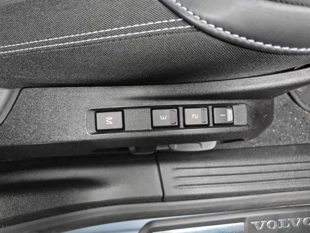 ボルボ Ｖ４０ Ｄ４ モメンタム ディーゼルターボ H29年 (東北) 99