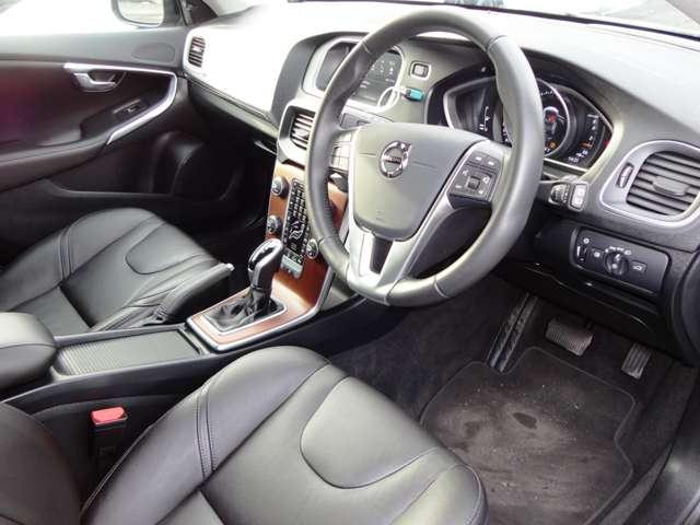 ボルボ Ｖ４０ Ｔ３　インスクリプション H29年 (東北) 99