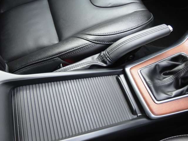 ボルボ Ｖ４０ Ｔ３　インスクリプション H29年 (東北) 99