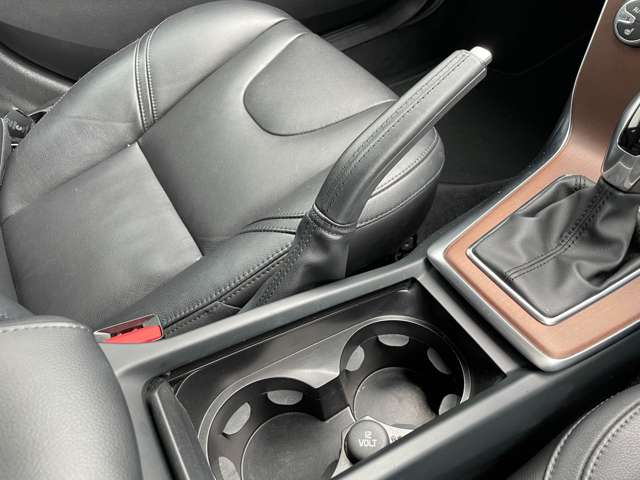 ボルボ Ｖ４０ Ｔ３　インスクリプション H29年 (東北) 99