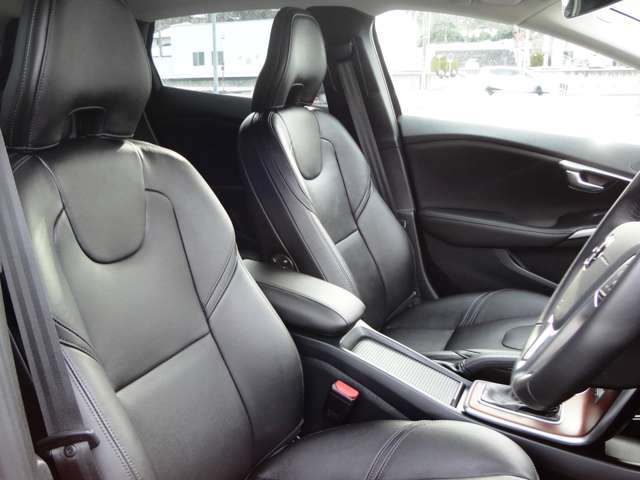 ボルボ Ｖ４０ Ｔ３　インスクリプション H29年 (東北) 99