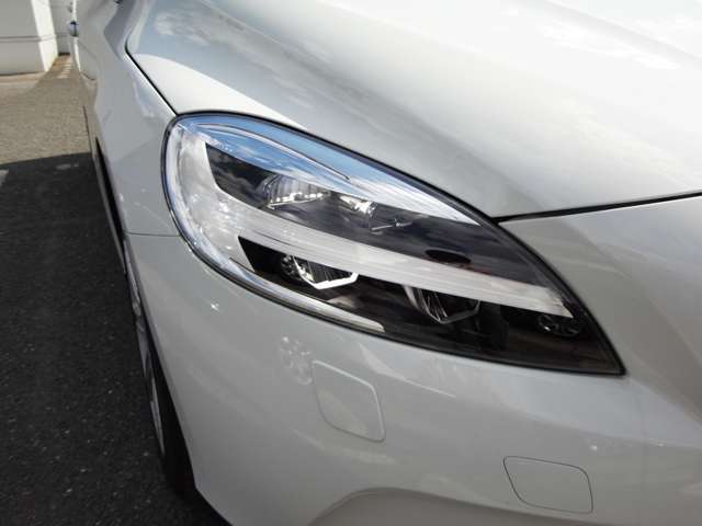 ボルボ Ｖ４０ Ｔ３　インスクリプション H29年 (東北) 99