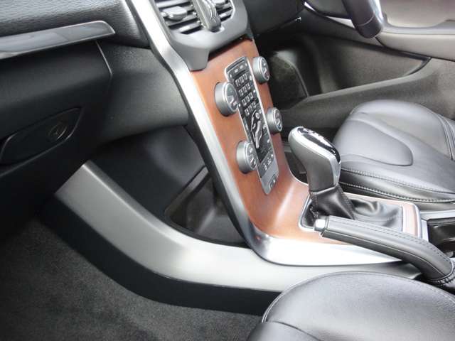 ボルボ Ｖ４０ Ｔ３　インスクリプション H29年 (東北) 99