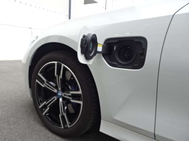 ＢＭＷ ３シリーズ ３３０ｅ　Ｍスポーツ R5年 (近畿) 99