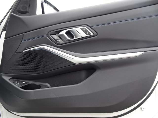 ＢＭＷ ３シリーズ ３３０ｅ　Ｍスポーツ R5年 (近畿) 99