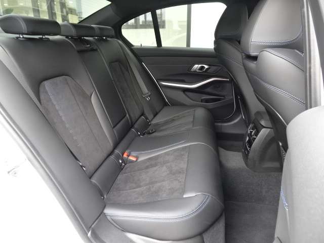 ＢＭＷ ３シリーズ ３３０ｅ　Ｍスポーツ R5年 (近畿) 99