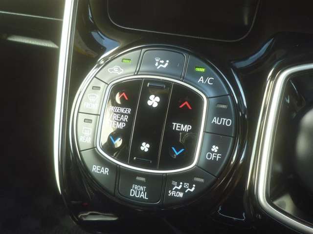 トヨタ ノア １．８ ハイブリッド ＳＩ ＷＸＢＩＩ R1年 (東北) 99