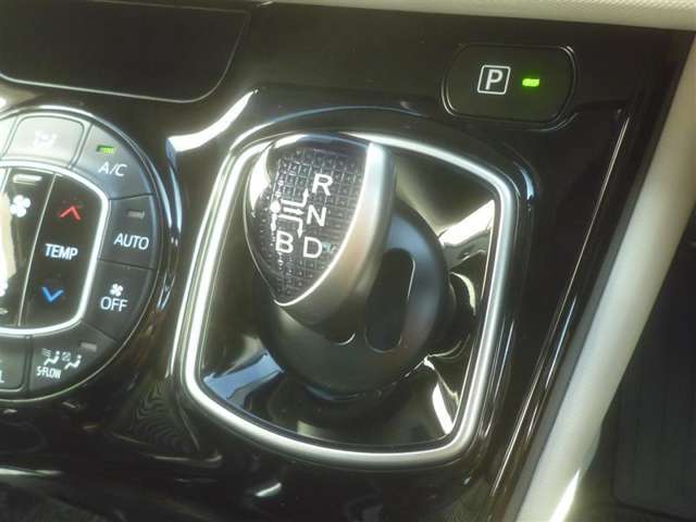 トヨタ ノア １．８ ハイブリッド ＳＩ ＷＸＢＩＩ R1年 (東北) 99