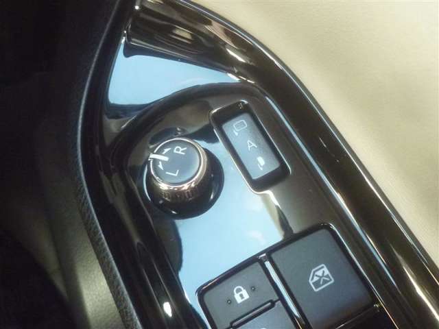 トヨタ ノア １．８ ハイブリッド ＳＩ ＷＸＢＩＩ R1年 (東北) 99