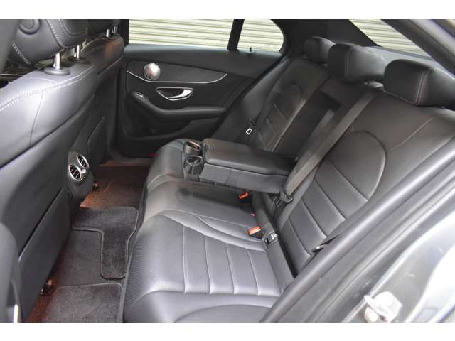 メルセデスベンツ Ｃクラス Ｃ２００ ローレウス エディション （ＢＳＧ搭載モデル） スポーツプラスパッケージ R2年 (関東) 99