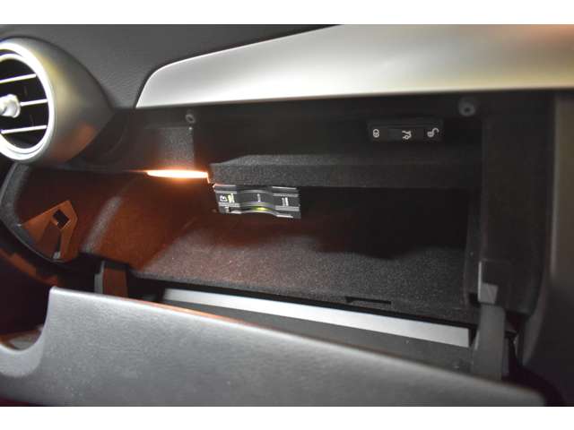 メルセデスベンツ Ｃクラス Ｃ２００ ローレウス エディション （ＢＳＧ搭載モデル） スポーツプラスパッケージ R2年 (関東) 99