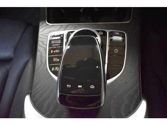 メルセデスベンツ Ｃクラス Ｃ２００ ローレウス エディション （ＢＳＧ搭載モデル） スポーツプラスパッケージ R2年 (関東) 99