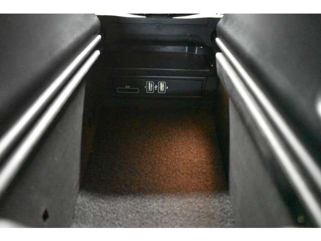 メルセデスベンツ Ｃクラス Ｃ２００ ローレウス エディション （ＢＳＧ搭載モデル） スポーツプラスパッケージ R2年 (関東) 99