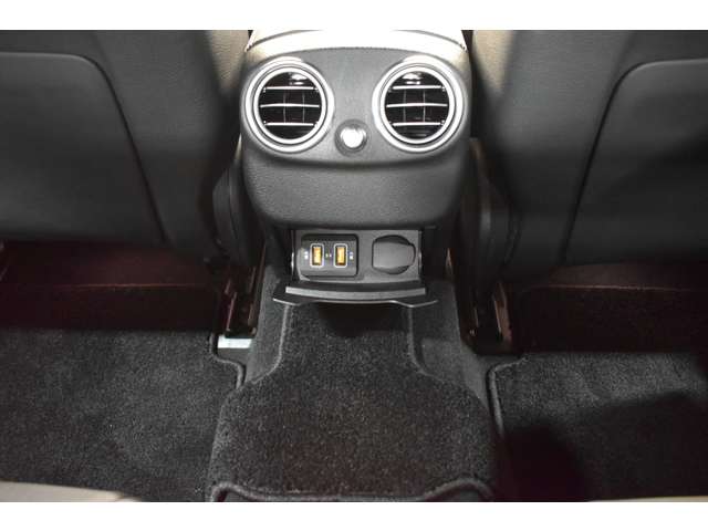 メルセデスベンツ Ｃクラス Ｃ２００ ローレウス エディション （ＢＳＧ搭載モデル） スポーツプラスパッケージ R2年 (関東) 99