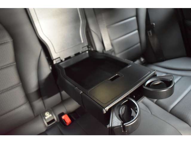 メルセデスベンツ Ｃクラス Ｃ２００ ローレウス エディション （ＢＳＧ搭載モデル） スポーツプラスパッケージ R2年 (関東) 99