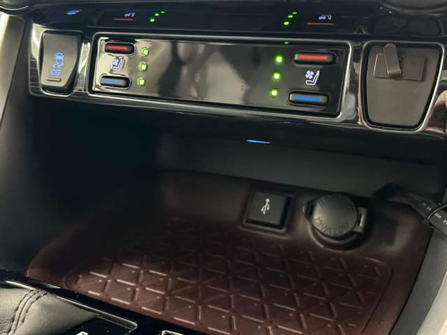 トヨタ ＲＡＶ４ ２．５ ハイブリッド Ｇ Ｅ－ＦＯＵＲ ４ＷＤ R4年 (北海道) 99