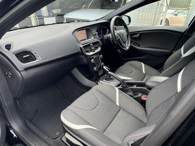 ボルボ Ｖ４０クロスカントリー Ｄ４ ダイナミック エディション ディーゼルターボ R1年 (東北) 99