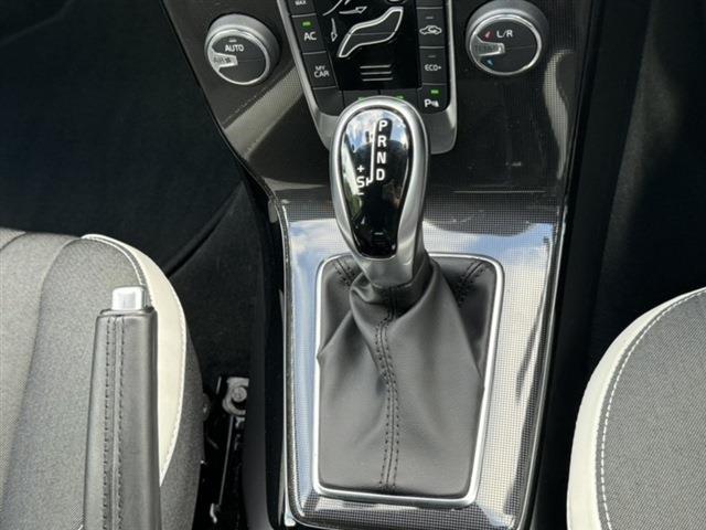 ボルボ Ｖ４０クロスカントリー Ｄ４ ダイナミック エディション ディーゼルターボ R1年 (東北) 99